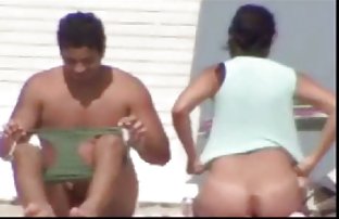 πορνό σεξ Νεαρό κοτόπουλο έχει ένα σκληρό fuck με ένα γέρο