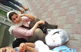 πορνό σεξ Όμορφη γυναίκα μαλακίζεται από το μεγάλο πουλί του φίλου της