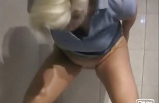 πορνό σεξ Πλούσια κορίτσι πηδάει στο νεκροταφείο με ένα φάντασμα