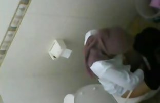 πορνό σεξ Busty μελαχρινή δείχνει τα κομψά εσώρουχα