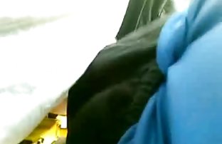 πορνό σεξ Η Μέλανι σε μια μάσκα που απολαμβάνει το πιπίλισμα του πέους κάτω από το νερό
