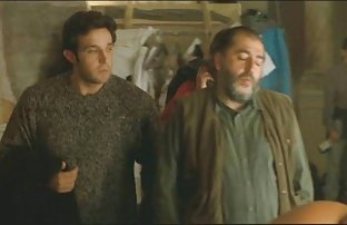πορνό σεξ Σέξι πόρνη σε κάλτσες σε ένα πλέγμα απατά τον σύζυγό της με έναν εραστή